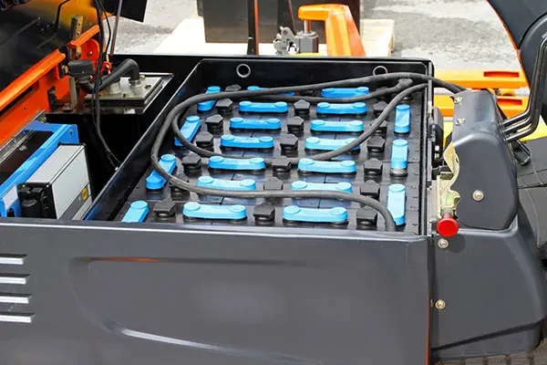叉車蓄電池為什么要添加蒸餾水？